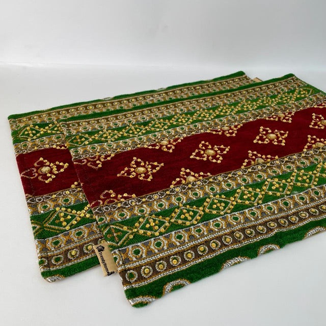 Queen Red Green Table Mats